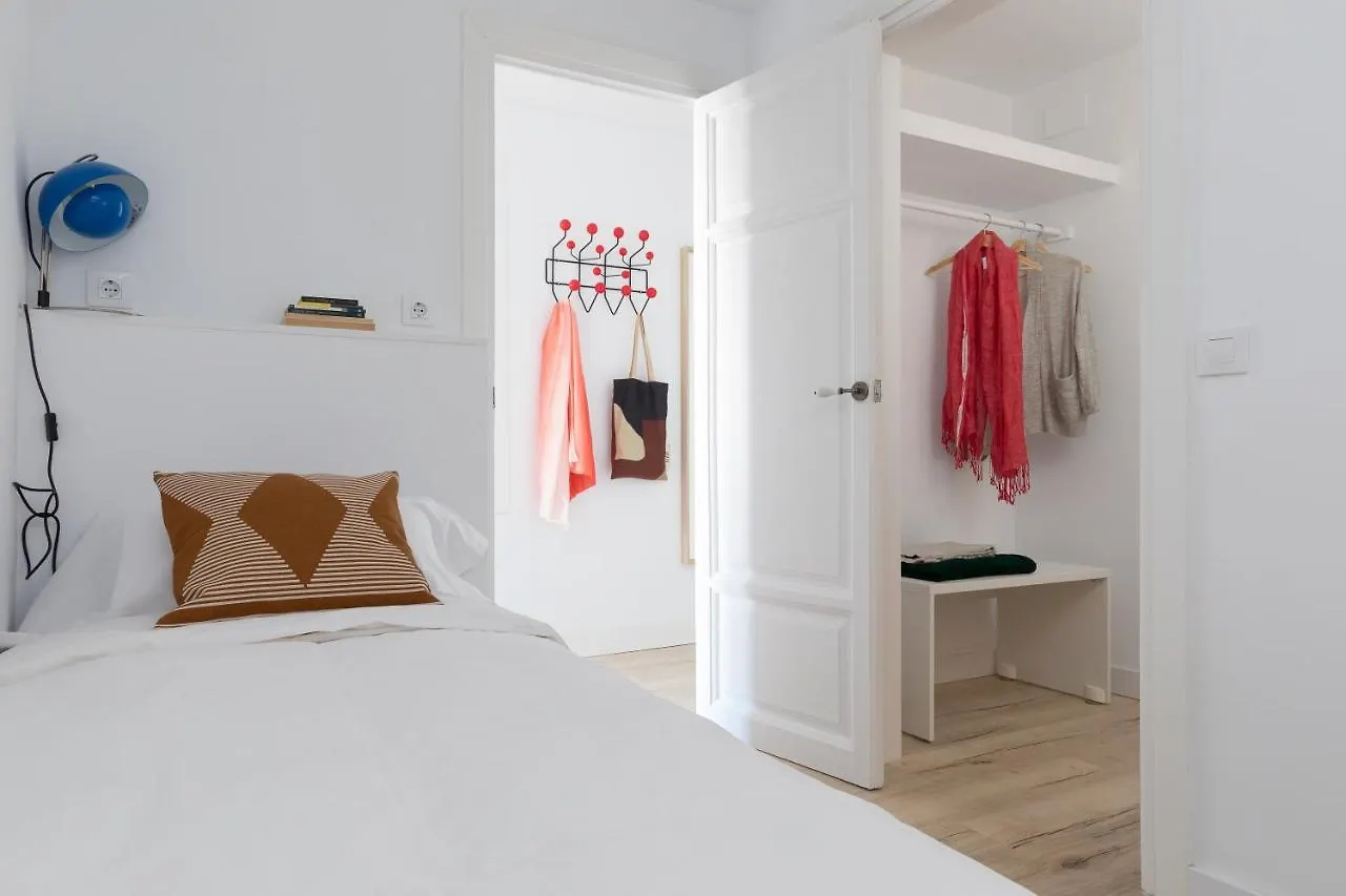 Casa Cosi - Eixample 3 Apartman Barcelona 0*,